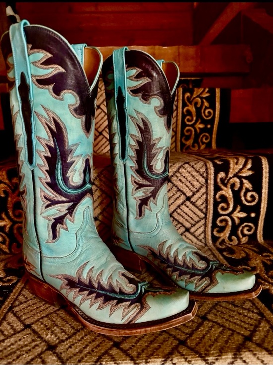 Lucchese Shoes - LUCCHESE DESTROYED GOAT LEATHER EAGLE STITCHED TURQUOISE COWBOY BOOTS, size 6